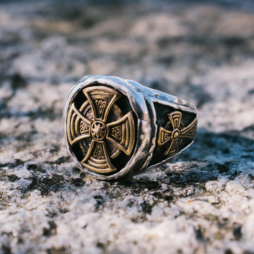 Men's Wolf Symbol Signet Ring